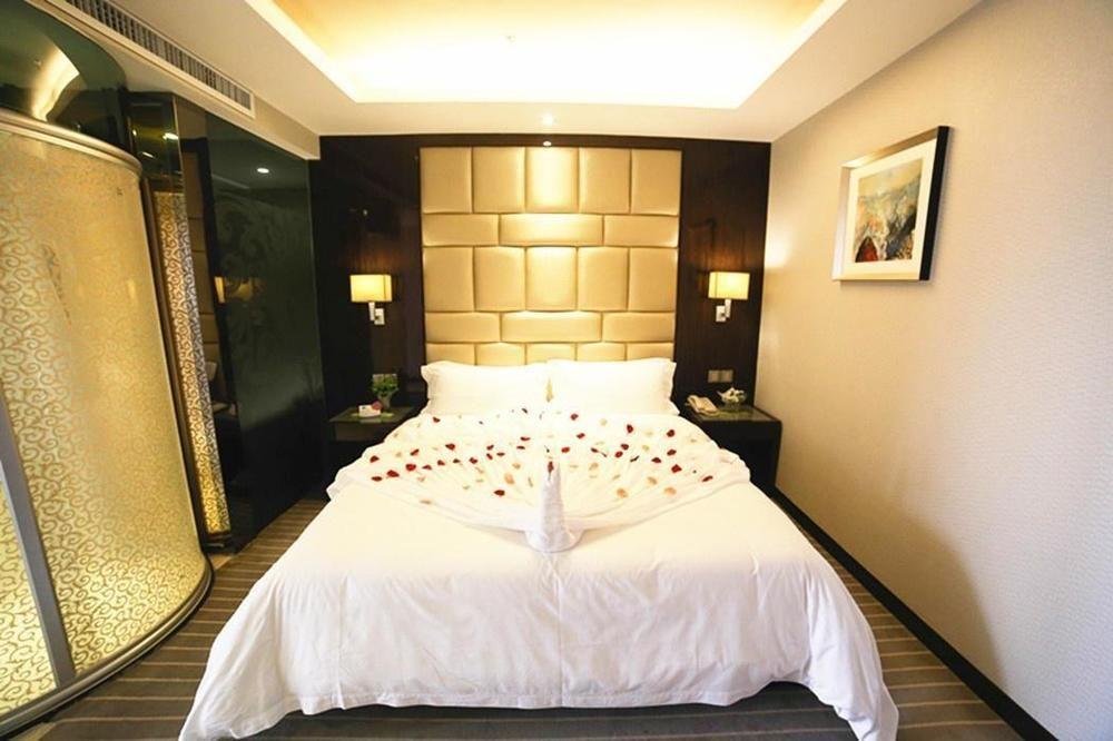 Days Inn Hotspring Xiamen Exteriör bild