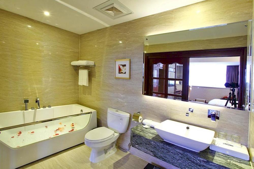 Days Inn Hotspring Xiamen Exteriör bild