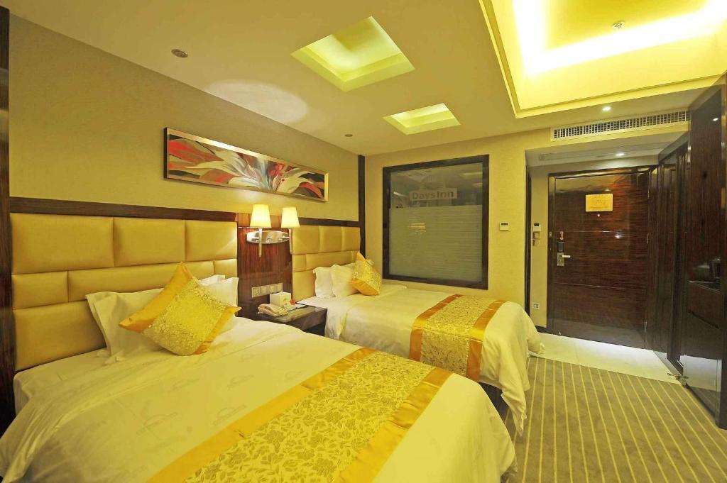 Days Inn Hotspring Xiamen Exteriör bild