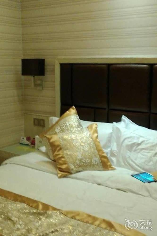 Days Inn Hotspring Xiamen Exteriör bild
