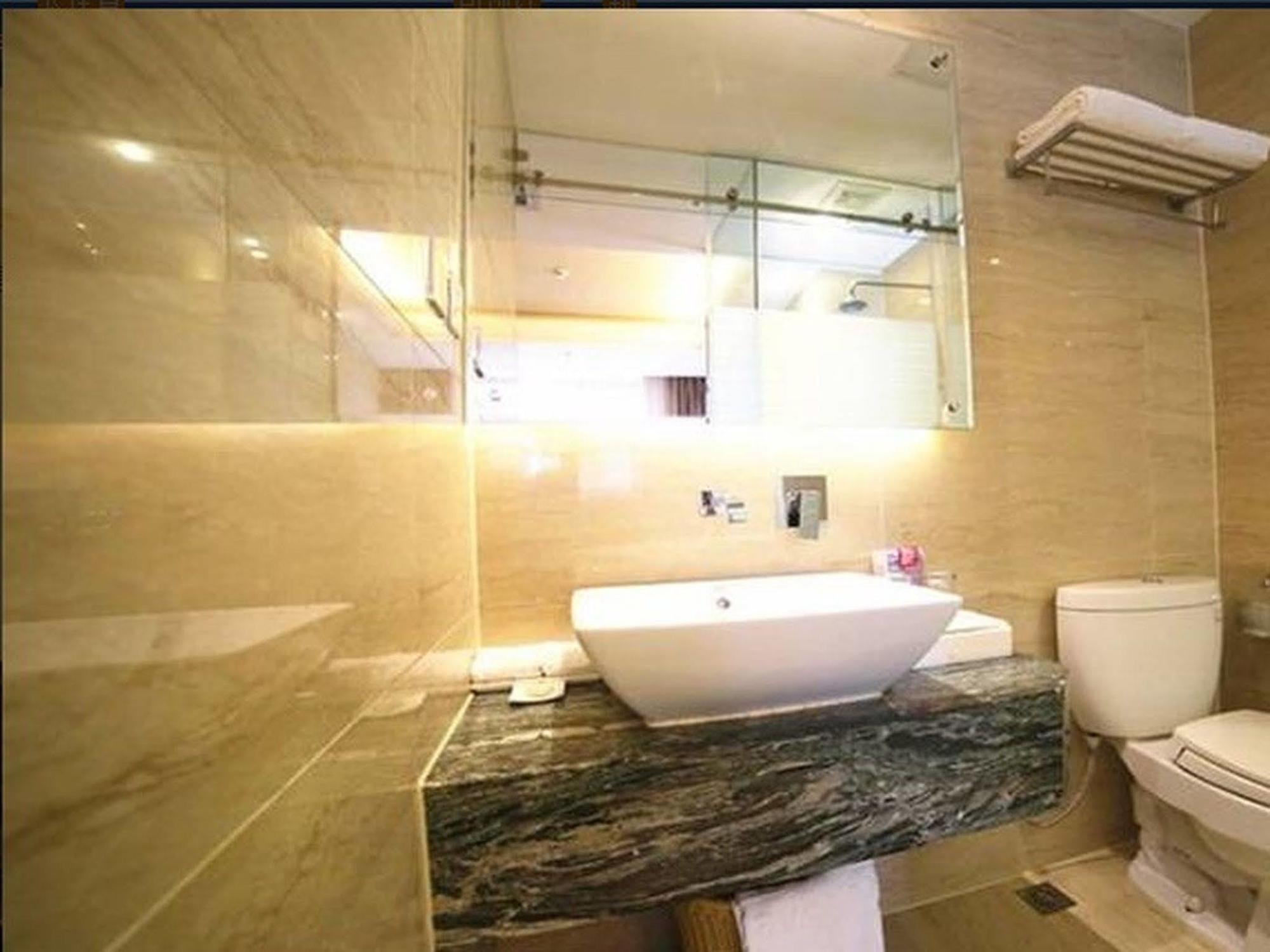 Days Inn Hotspring Xiamen Exteriör bild